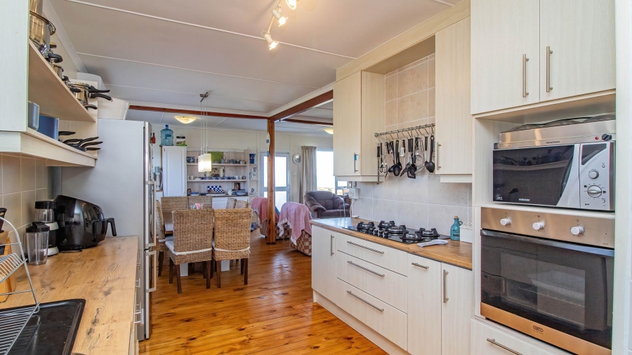 4 Bedroom Property for Sale in Perlemoenbaai Western Cape